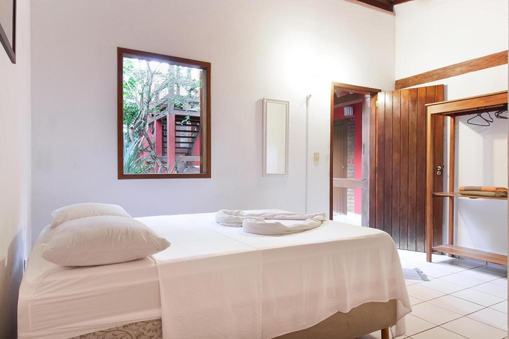 Novos Baianos Hostel E Pousada Porto Seguro Eksteriør bilde A room at the hotel