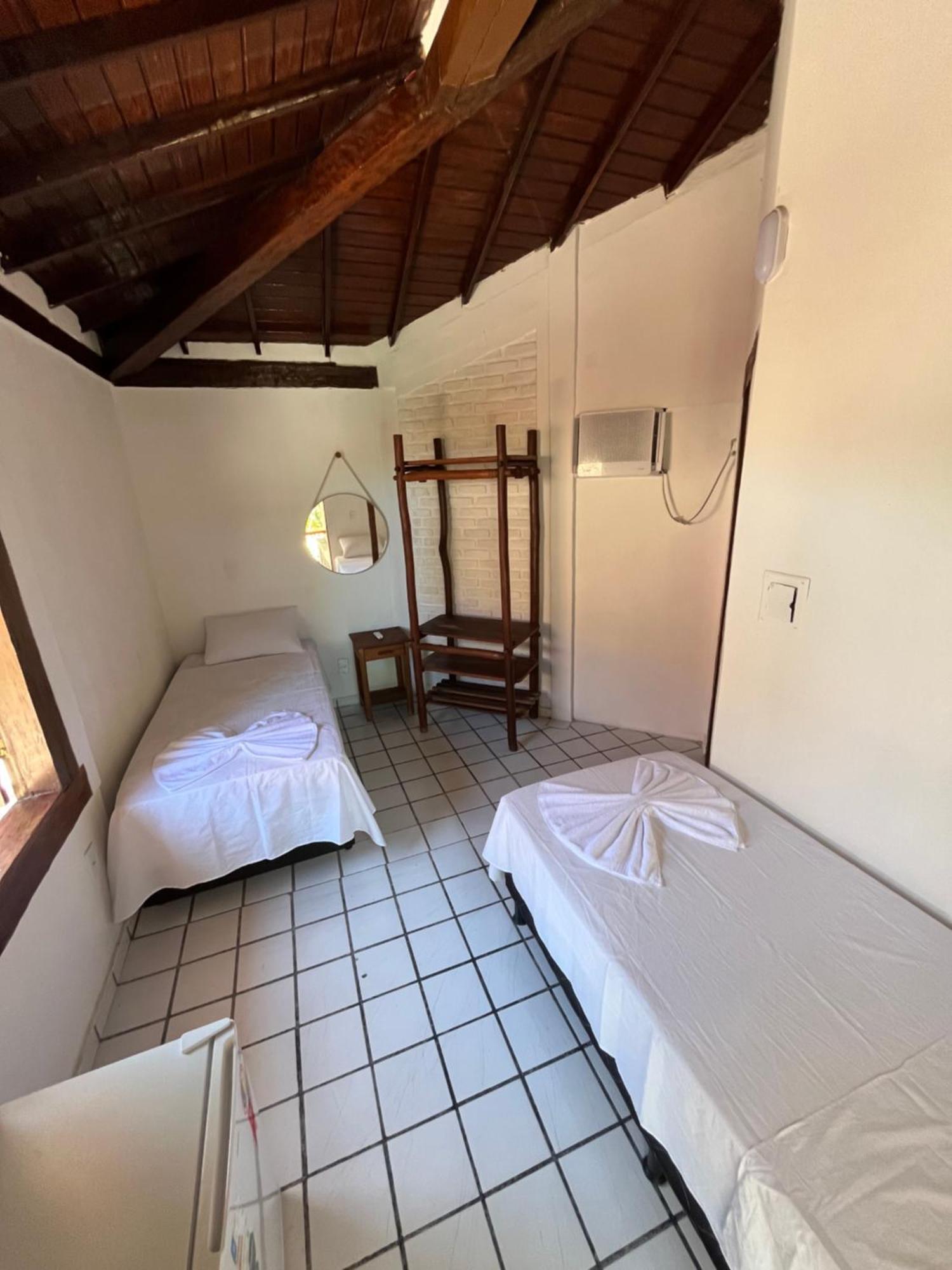 Novos Baianos Hostel E Pousada Porto Seguro Eksteriør bilde A room at the hotel