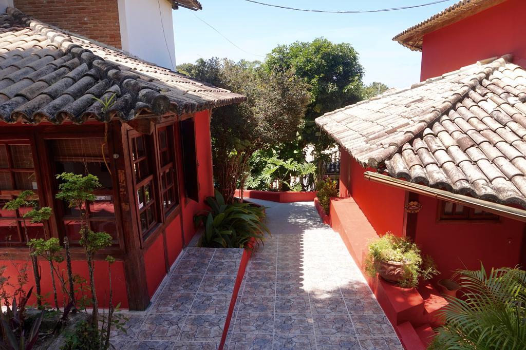 Novos Baianos Hostel E Pousada Porto Seguro Eksteriør bilde A street in the village