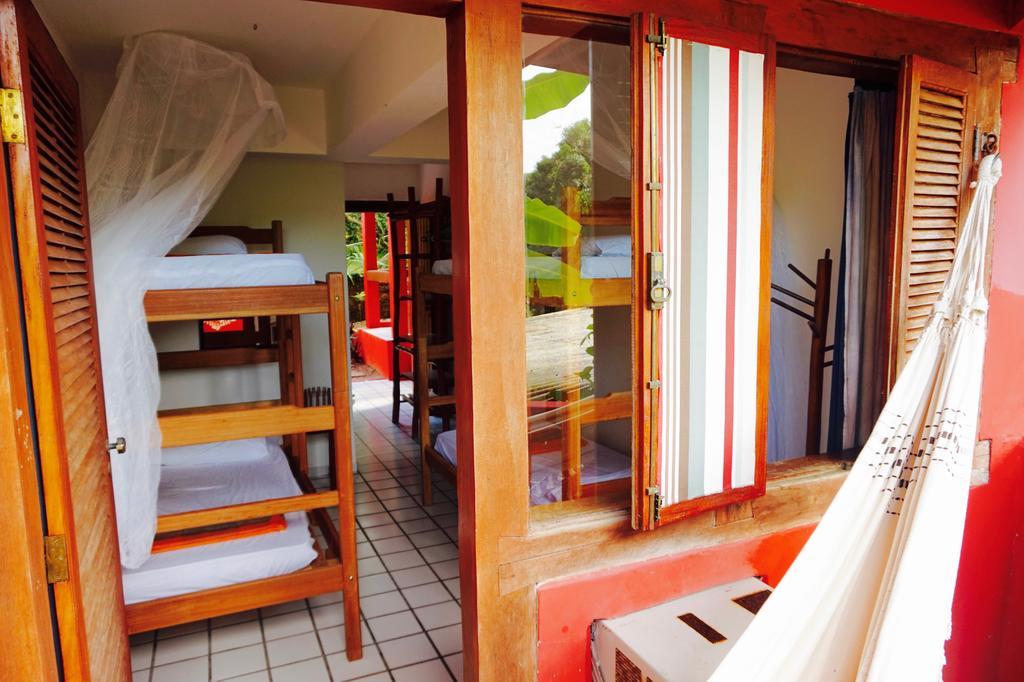 Novos Baianos Hostel E Pousada Porto Seguro Eksteriør bilde A room at the hostel