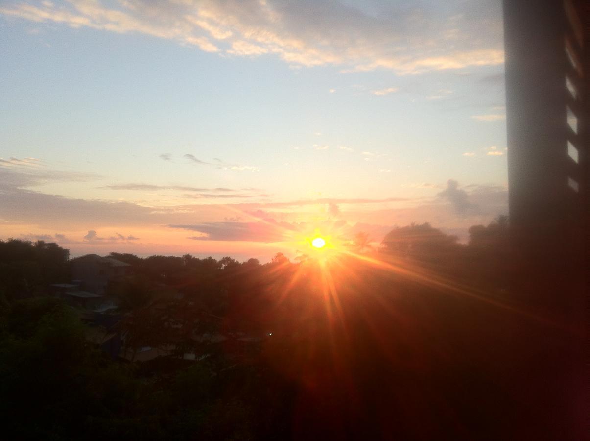 Novos Baianos Hostel E Pousada Porto Seguro Eksteriør bilde Sunset in the village